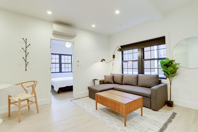 Foto del edificio - 712 G Street SE Unit 203