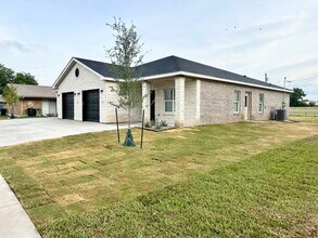 Building Photo - 3109 Clinkenbeard Dr