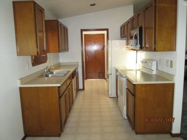 Building Photo - 10600 Towne Park Dr NE