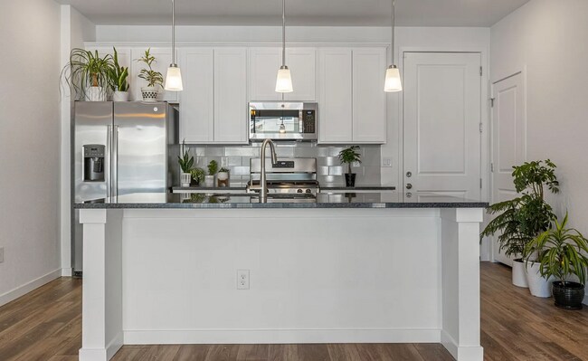 Foto del edificio - 2 Bedroom Townhome w/ Garage!