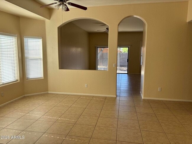 Building Photo - 628 E Ranch Rd