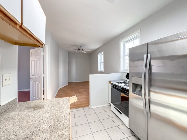Building Photo - 2458 N Clybourn Ave