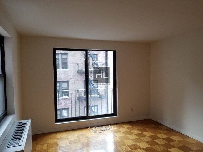 Foto del edificio - Large one Bedroom with Private Balcony UES