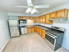 Building Photo - 146 Ethan Allen Pkwy