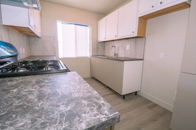 Foto del edificio - 16743 Barbee St