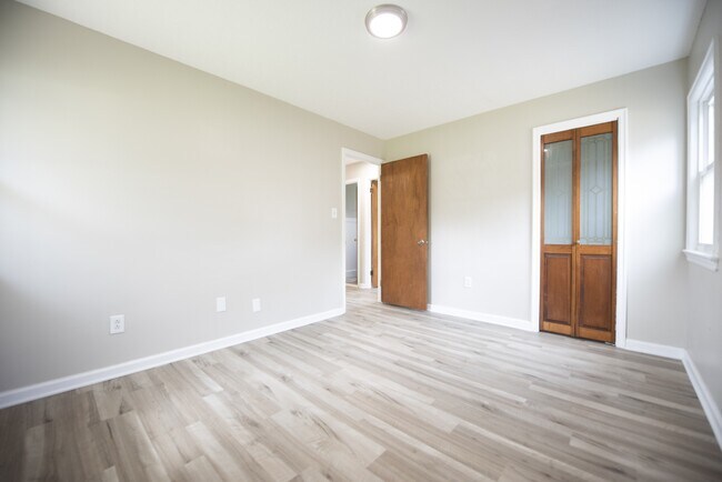 Building Photo - 9328 W Ridgewood Dr