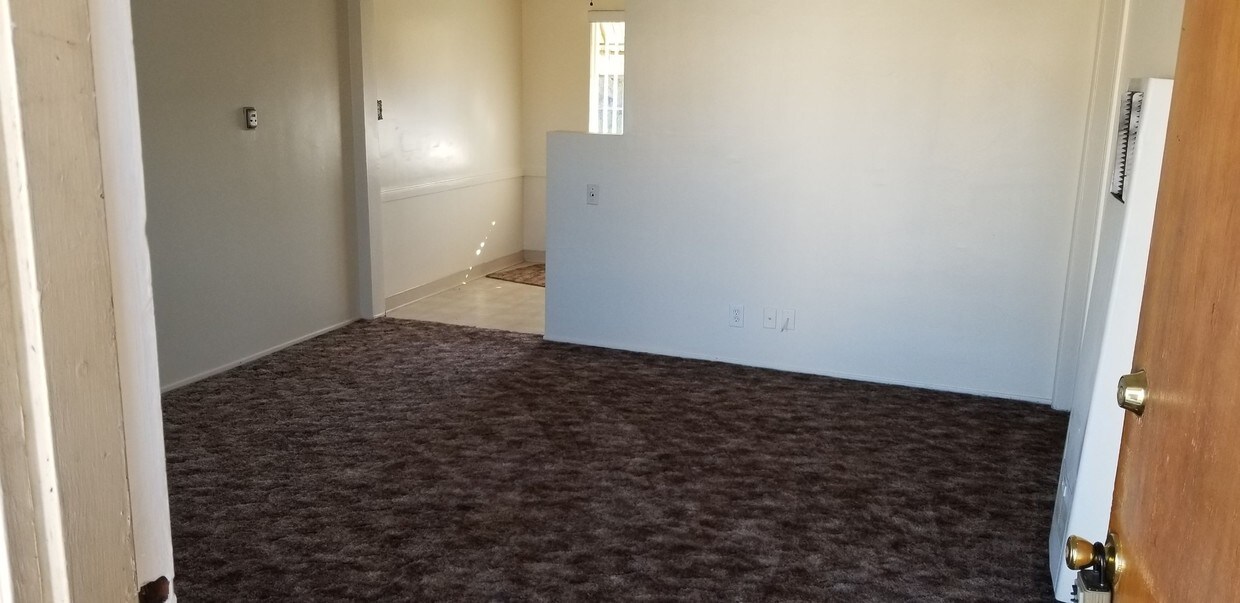Primary Photo - 4033 Bell Ave