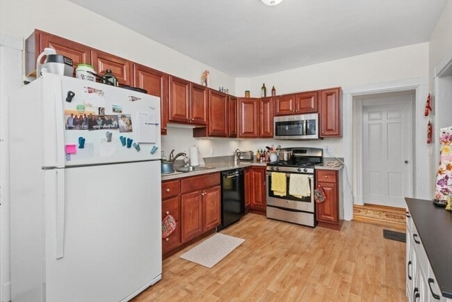 Building Photo - 23 Bentley St
