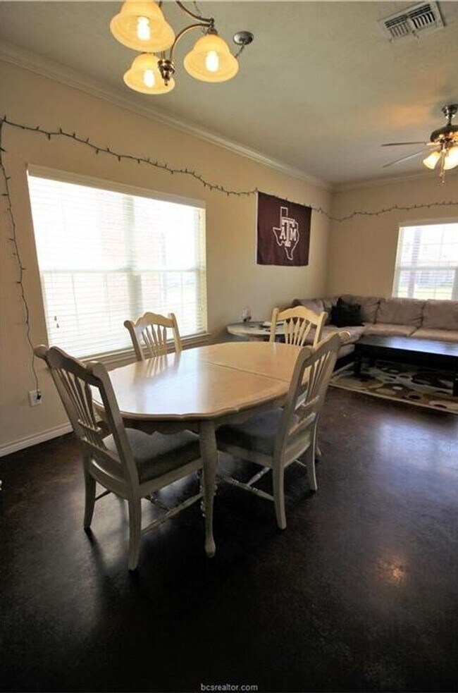 Foto del edificio - IMMEDIATE MOVE-IN! Come enjoy this beautif...
