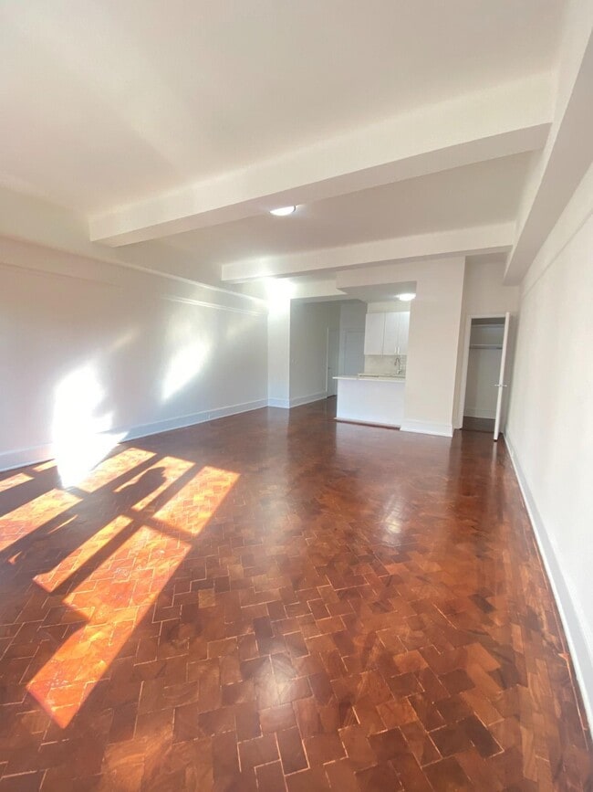 Building Photo - 160 W 73rd St