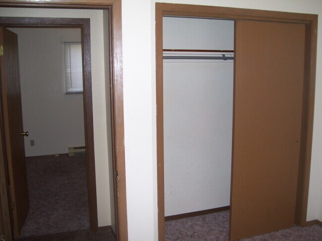 Foto del edificio - Building 3, 234-240 Applewood Ct.