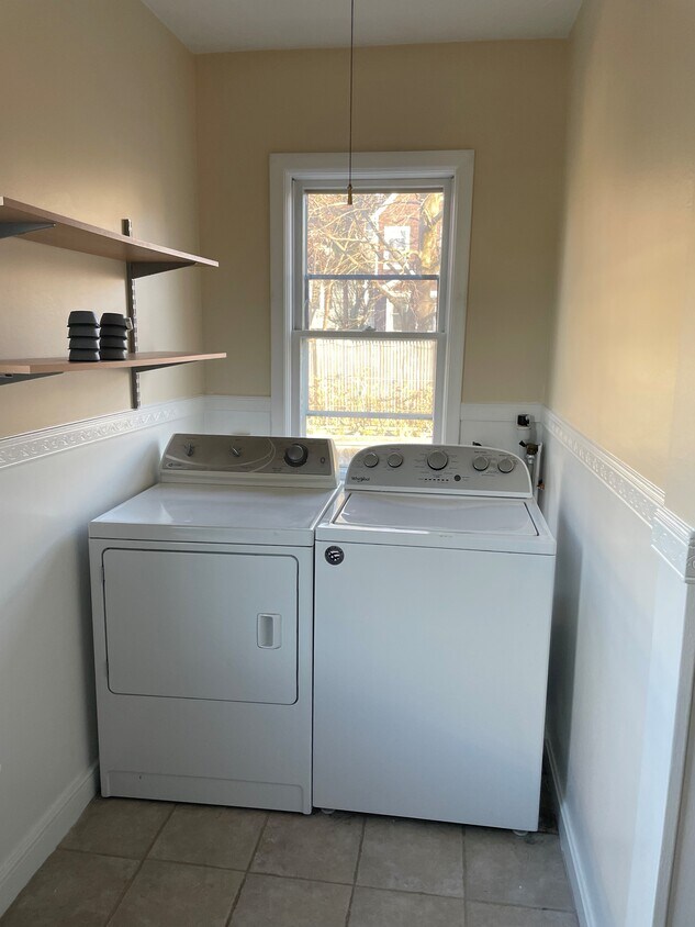 Laundry - 24 Hall Ave