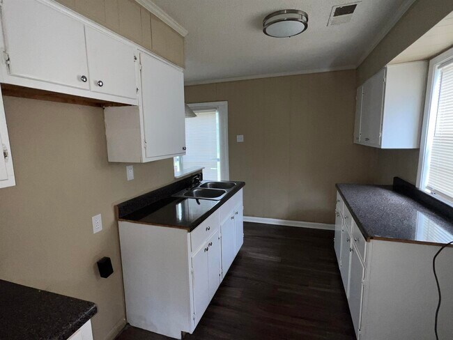 Foto del edificio - 892 Restbrook Ave