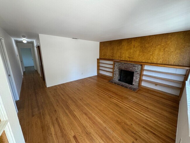 Building Photo - Del Dayo Duplex | 1449-1451 Gary Way