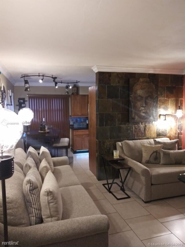 Building Photo - 2 br, 1 bath  - 4250 SW 67th Ave Apt 25A