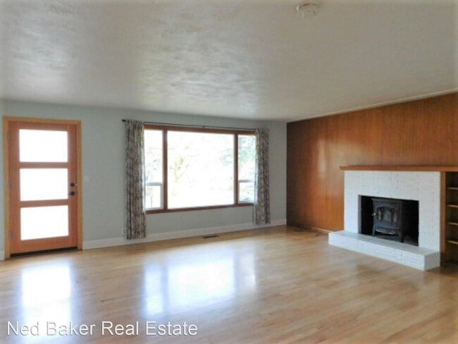 Building Photo - 3 br, 1.5 bath House - 1296 Heather Ln SE