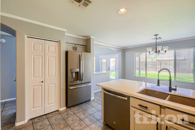 Foto del edificio - 14725 W Lamoille Dr