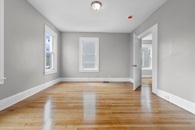Foto del edificio - 857 Noble Ave