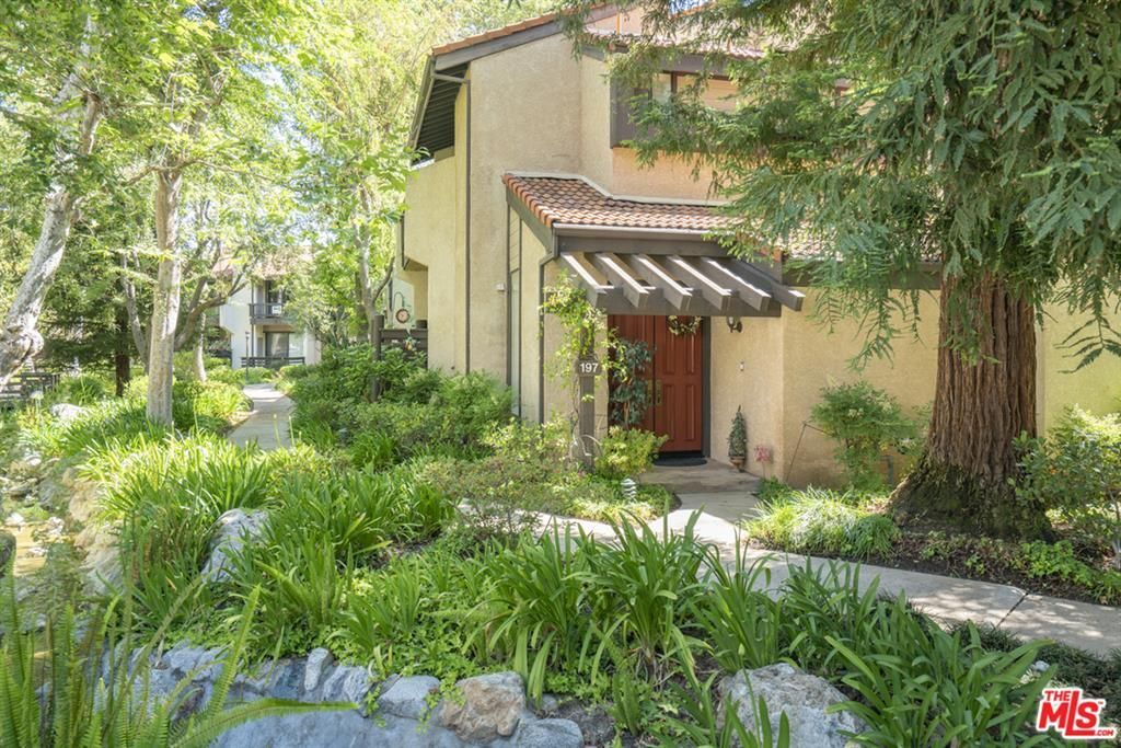 Foto principal - 21901 Burbank Blvd