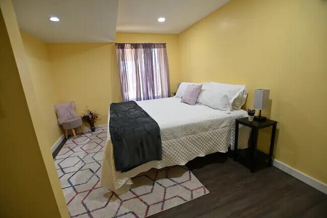 Building Photo - 59 Hope Dr