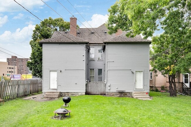 Foto del edificio - 365-367 Smith Ave N