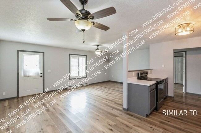 Foto del edificio - UPDATED!! 3 Bedroom, 1 Bath Townhome in Gr...