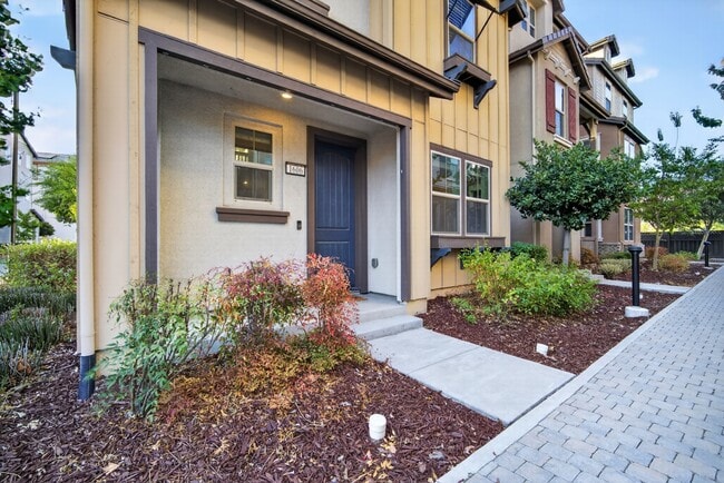 Building Photo - 1606 Hidden Creek Ln