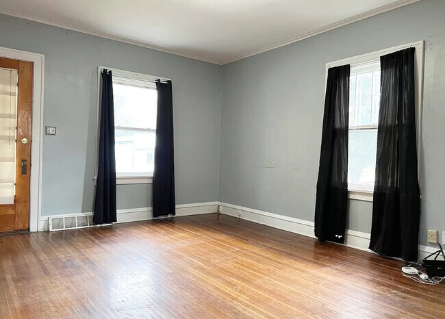 Foto del edificio - 903 W College Ave