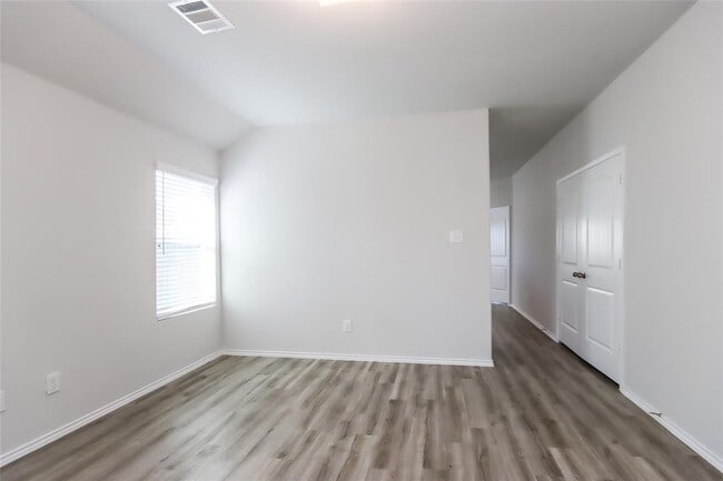 Building Photo - 3918 Silver Ranch Rd