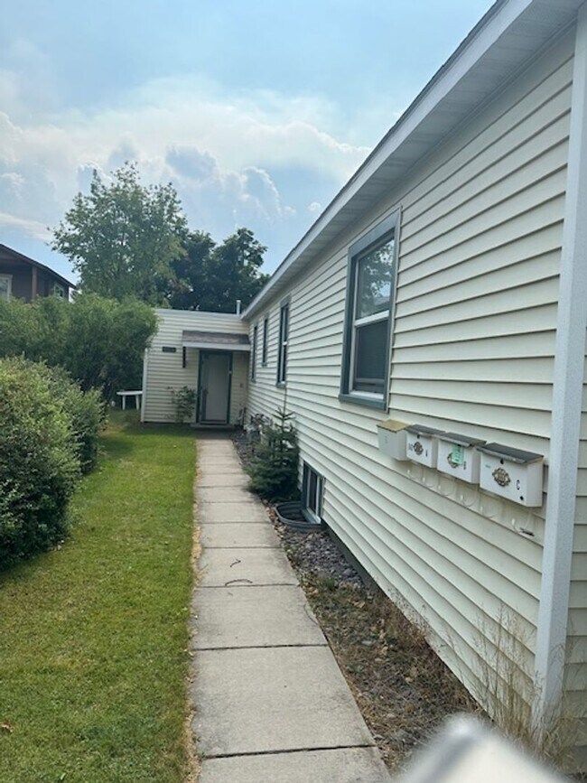 Foto del edificio - Hey Students.  3 bedroom Mid town off Stephens