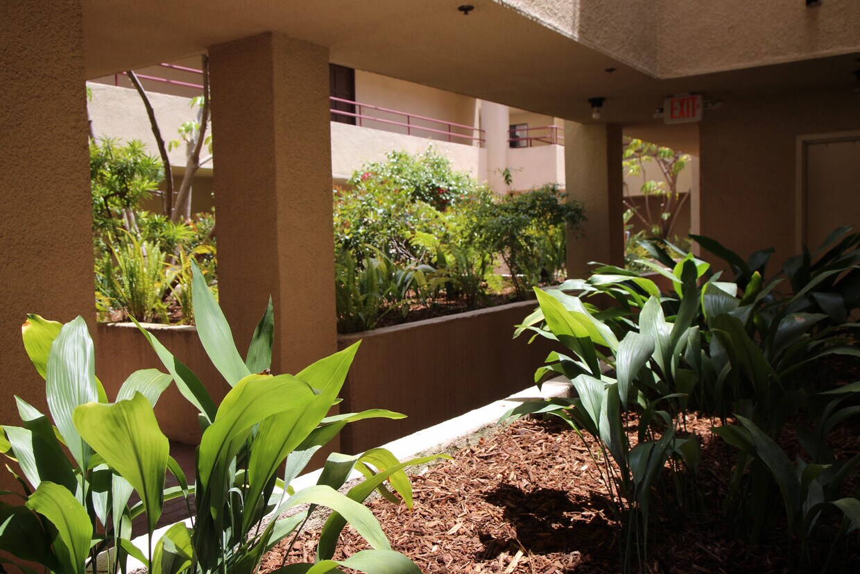 Foto principal - 1312 S Saltair Ave