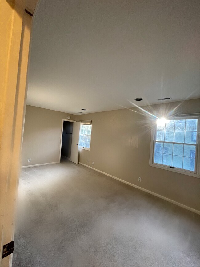 Building Photo - 802 S 35th Ave