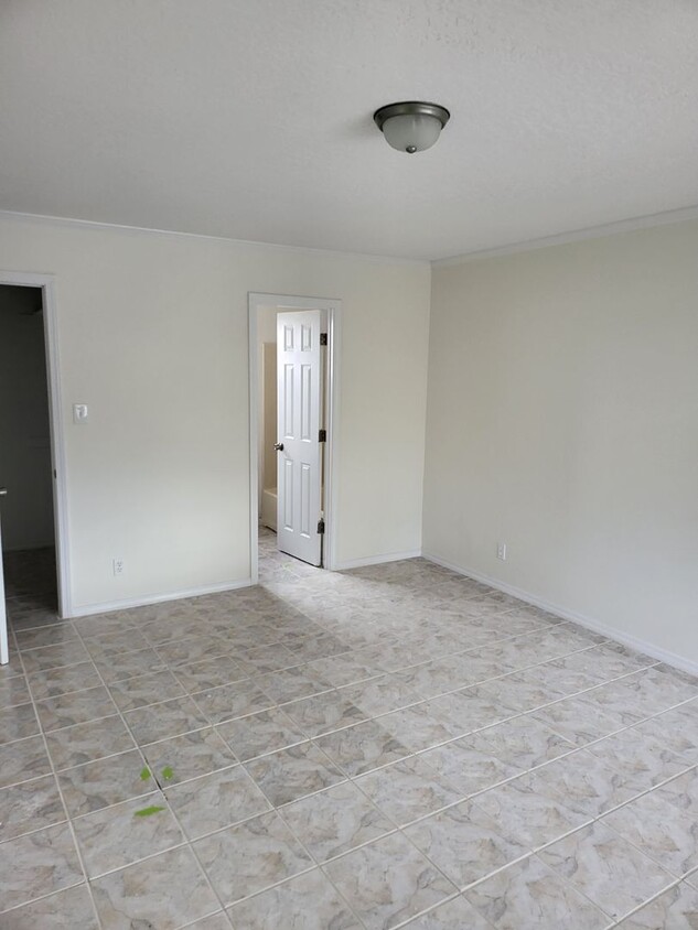 Foto del edificio - North valley 3 bedroom 2/BA 1245/sf 1/CG 2...