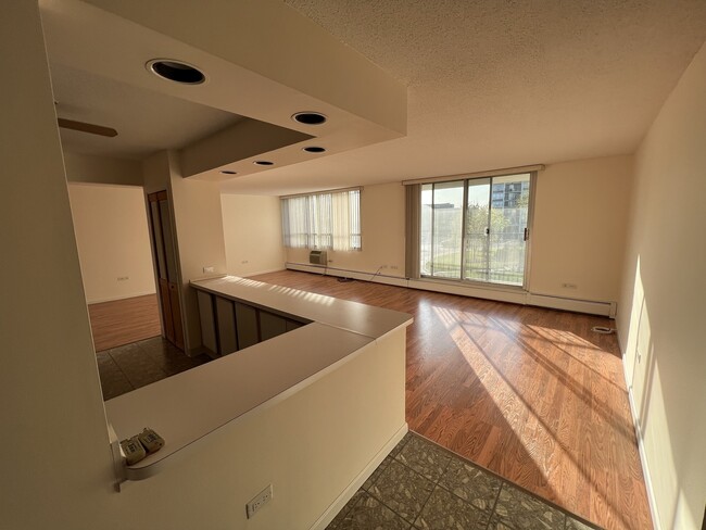 Foto del edificio - 8809 W Golf Rd
