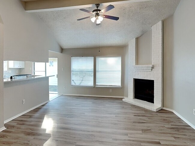 Foto del edificio - 9326 Golden Sunshine Dr