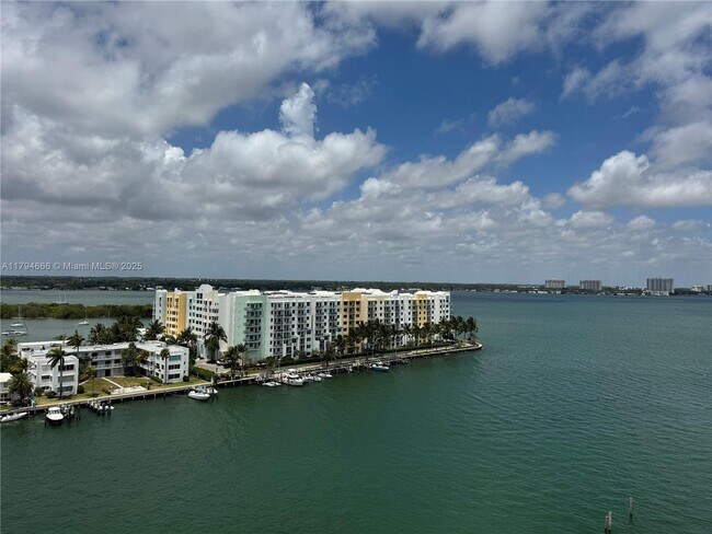 Foto del edificio - 7930 East Dr
