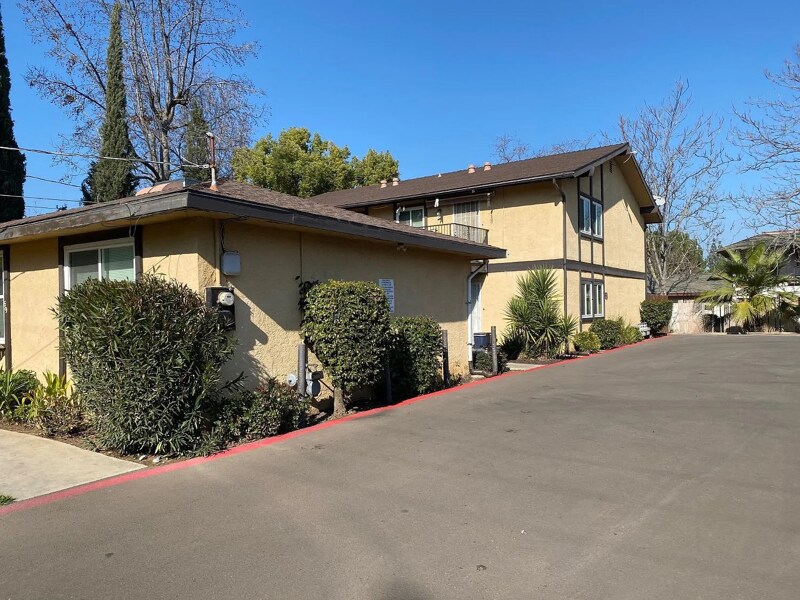 69 W Beverly Ave Unit 202, Clovis, CA 93612 Room for Rent in Clovis, CA