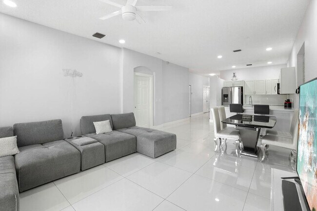 Building Photo - 4812 NW 19th St