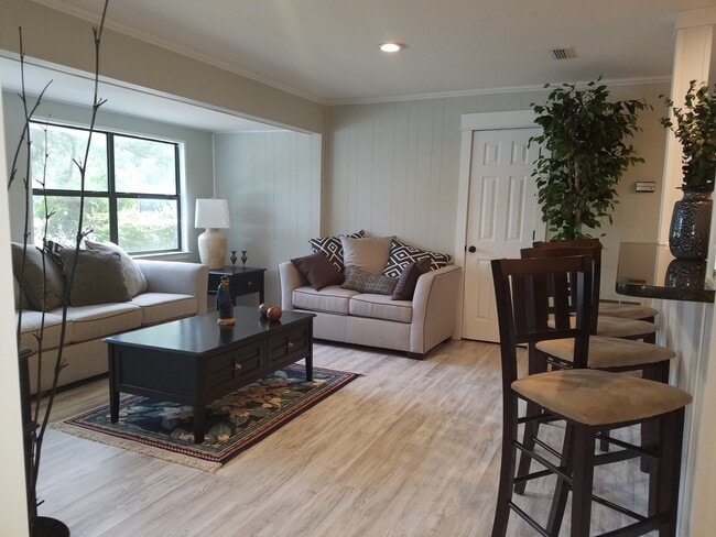 bright open living room - 1311 23rd St