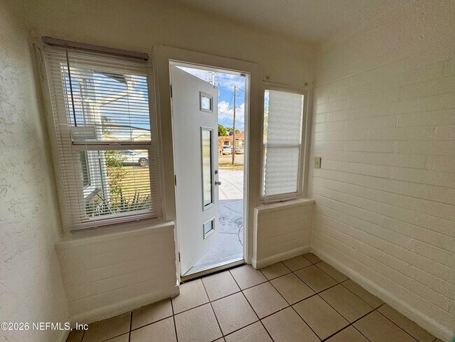 Building Photo - 288 Boylston Ave