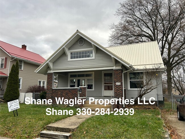 Building Photo - 1370 S Freedom Ave