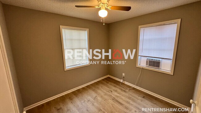 Building Photo - 2152 S Hubert Cir
