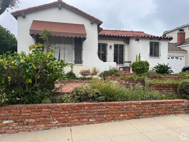 Building Photo - 10337 Keswick Ave