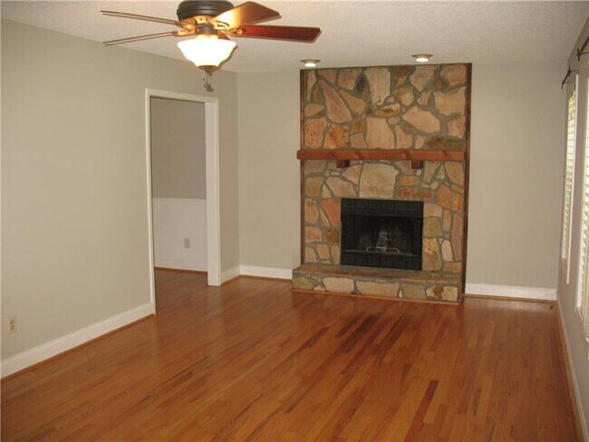 Foto del edificio - 8000 Sumit Creek Dr NW