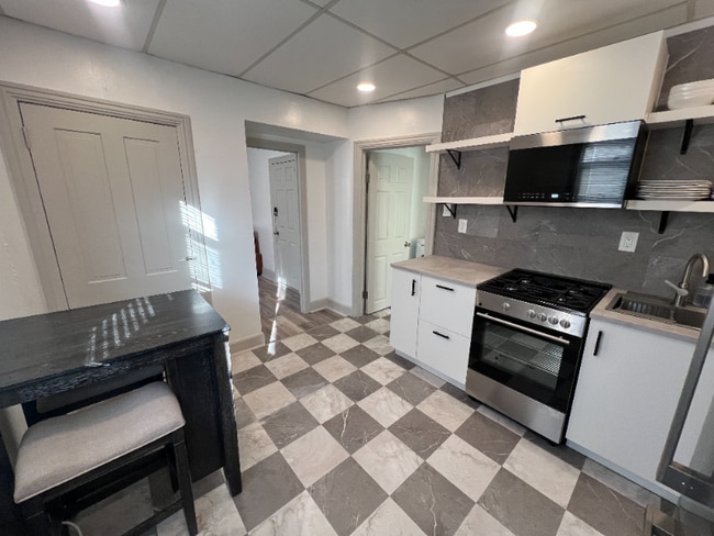 Building Photo - 513 E Montgomery Ave