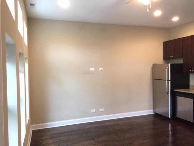 Building Photo - 647 W Deming Pl