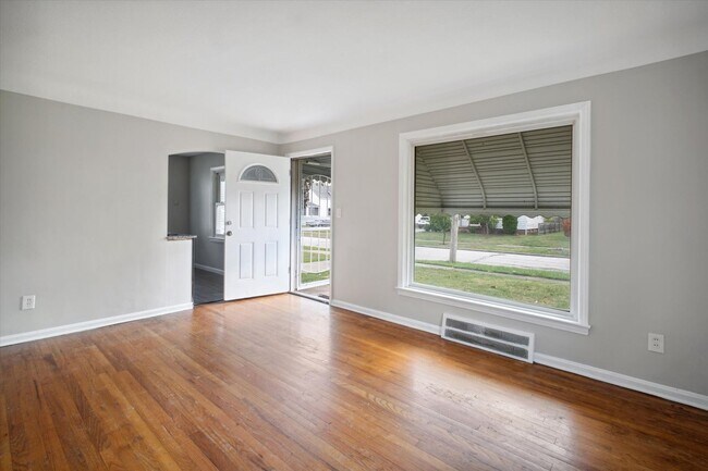 Building Photo - 862 E 209th St