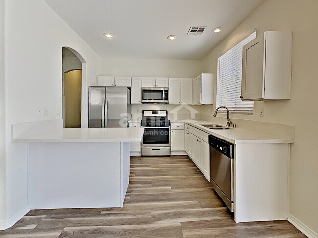 Foto del edificio - 265 S Summer Meadow St