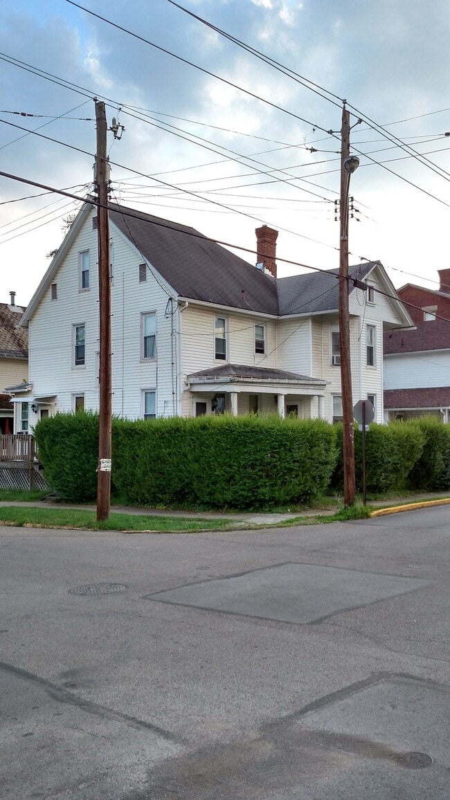 Building Photo - 332 Franklin St