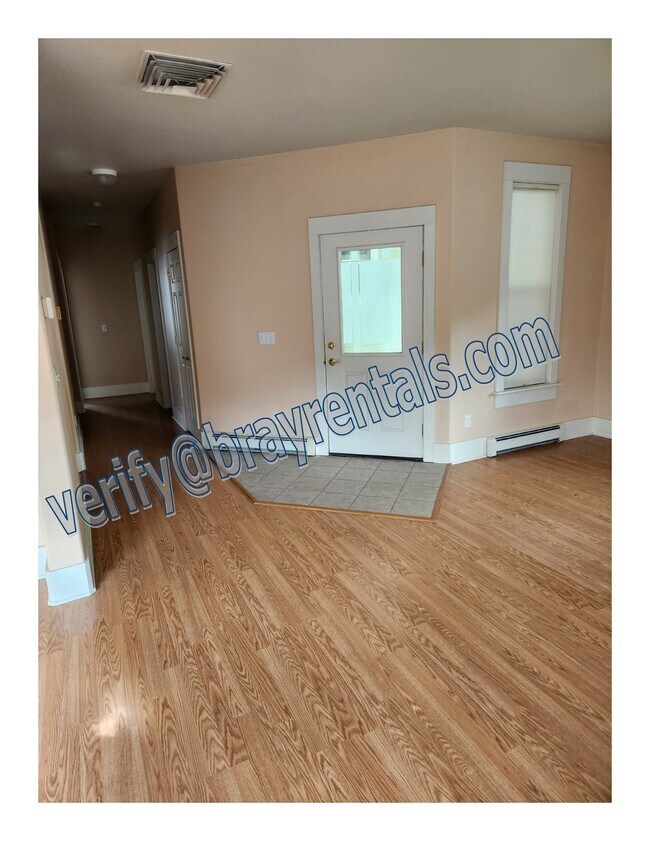 Building Photo - 1113 Primrose Ln